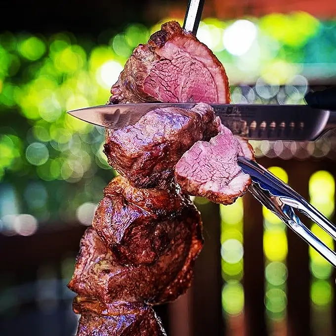 Churrasco na brasa do Cantinho do Rio